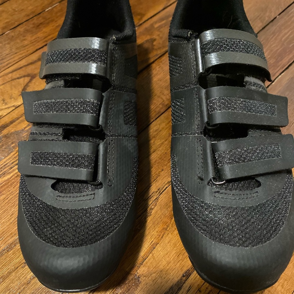 Black Pearl Izumi Cycling Shoes with Velcro Straps size 39